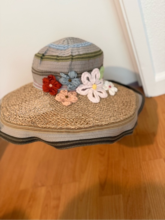 Grevi Straw Sun Hat with Striped Crown and Floral Embellishments